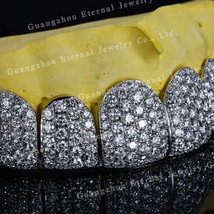 <span class=keywords><strong>Grillz</strong></span> Personalizzati Inferiori 10 in Argento S925 con Diamanti Sintetici Taglio Permanente in Oro Massiccio 10k 14k 18k con Finitura Ghiacciata e Incastonatura a Nido d'Ape - Product Image 3