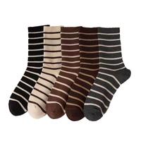 Dayin Marque Femmes Respirant Crew Longueur Chaussettes Rayées Design pour Usage Quotidien Chaussettes Saison Automne Tricoté Logo Personnalisé sur le Corps