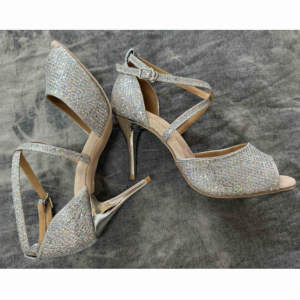 Chaussures <span class=keywords><strong>de</strong></span> <span class=keywords><strong>danse</strong></span> Tango professionnelles 8.5 <span class=keywords><strong>cm</strong></span> talons électrolytiques semelles en peau <span class=keywords><strong>de</strong></span> vache dure conception <span class=keywords><strong>de</strong></span> paillettes argentées Style argentin - Product Image 2