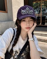 Gorra de béisbol bordada estilo león chino 2026 para mujer - Corona suave, que cubre la mandíbula y estiliza el rostro