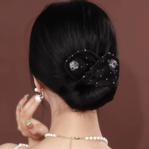 Élégante pince à cheveux en tissu noir - 1 pièce, avec accents de strass étincelants, accessoire polyvalent pour tresses et chignons pour femmes - Product Image 1