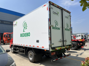 Camion frigorifique HOWO 5t 4,2m avec isolation en polyuréthane pour le transport de viande fraîche, fruits et légumes, à vendre en Chine - Product Image 4