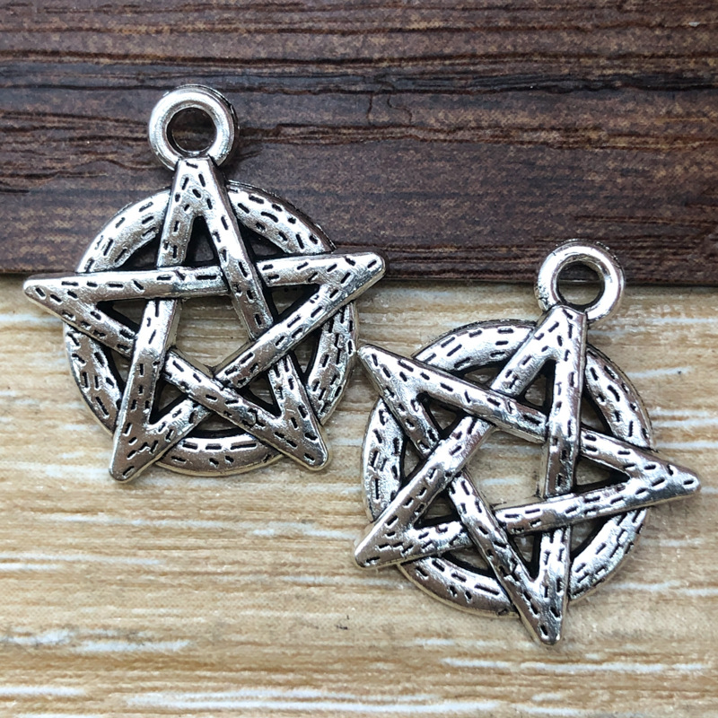 Une étoile antique en argent, 18*20mm, 1,5g, 10934g.