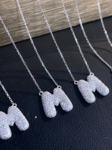 เครื่องประดับมินิมอลสุดฮอตจากซินฟลาย ทอง 18K เพชรแท้ ขายส่ง จี้ตัวอักษรแบบกำหนดเอง สร้อยคอทองคำแท้สำหรับผู้หญิง - Product Image 2