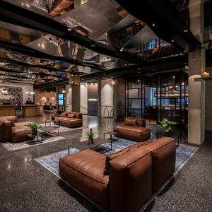 ชุดเฟอร์นิเจอร์ห้องนอนโรงแรมแบบกำหนดเองได้ ขนาดคิงไซส์ ทำจากไม้เนื้อแข็ง ดีไซน์ทันสมัย ระดับไฮเอนด์ สำหรับโรงแรมบูติกและรีสอร์ทในเมือง - Product Image 2