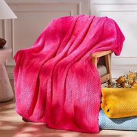 Couverture en polaire de flanelle soyeuse rose vif toutes saisons de qualité supérieure Style coréen Jeté doux matelassé pour un usage domestique avec motif rayé