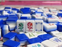 Jeu de tuiles de mahjong américain de conception personnalisée haut de gamme, 160 tuiles de mahjong en acrylique portables pour les voyages, jeu de mahjong occidental pour adultes