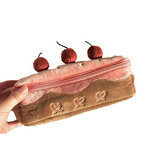 Charmante Kirsch kuchen geformte Stoff Bleistift Fall niedlichen Kawaii Plüsch Stift Tasche mit Reiß verschluss tragbare Student Briefpapier Aufbewahrung tasche - Product Image 5