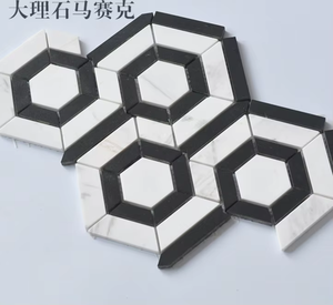 <span class=keywords><strong>Mosaico</strong></span> in Pietra Naturale Esagonale con Motivo Floreale e Accenti in Pietra Nera, Stile Carrara Bianco Italiano - Product Image 5