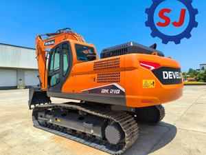 Excavatrice sur chenilles d'occasion de taille moyenne DEVELON DX210 disponible à la vente à bas prix, offrant une bonne valeur pour l'argent. - Product Image 4