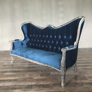 <span class=keywords><strong>Sofa</strong></span> Dua Dudukan Gaya Eropa Klasik <span class=keywords><strong>Vintage</strong></span> Berbahan Beludru Biru dengan Rangka Kayu Gelap Berukir dan Sandaran Berumbai Kancing - Product Image 3