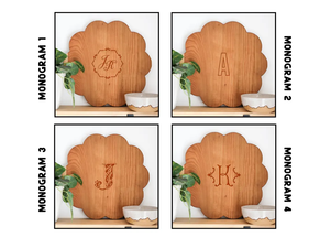 가리비 모노그램 커팅 보드 커플을위한 맞춤 선물 - Product Image 2