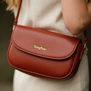 Сумка через плечо из натуральной кожи с логотипом из золотой фольги - Product Image 5