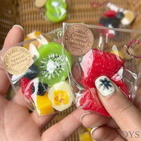 QYS Juguete Apretable Mini Bolsa de Frutas Kawaii TPR Suave Banana Kiwi Llavero Antiestrés