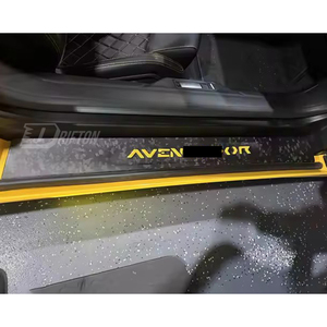 Estribos de puerta de fibra de carbono forjada para interiores de Lamborghini Aventador LP700 LP740 - Product Image 2