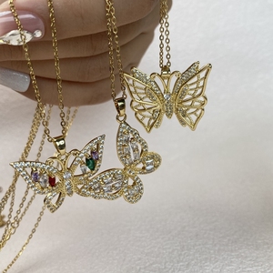Collar <span class=keywords><strong>de</strong></span> Mujer con <span class=keywords><strong>Cadena</strong></span>, Buen <span class=keywords><strong>Precio</strong></span>, Chapado en Oro <span class=keywords><strong>de</strong></span> 18k, Joyería <span class=keywords><strong>de</strong></span> Diseño, Colorido, con Colgantes <span class=keywords><strong>de</strong></span> Mariposa con Piedras Brillantes - Product Image 3