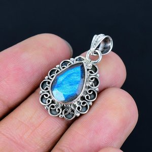 Pendentif classique en argent 925 avec labradorite naturelle - Collection de bijoux en pierres précieuses faits à la main - Product Image 3