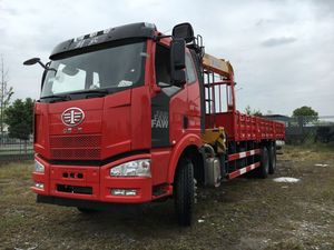 Camión Volquete Autocargable FAW 6x4 14T con Brazo Recto para Transporte de Madera - Product Image 3