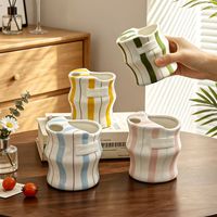 Tasse à café créative en céramique peinte à la main à rayures, avec paille – Meilleure vente