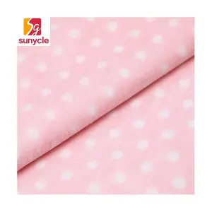 圆点图案数字印花婴儿法兰绒面料，用于睡衣或毯子