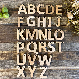 Scrapbooking lettere in legno taglio Laser alfabeto legno e simboli piccolo alfabeto in legno con fori preforati - Product Image 1