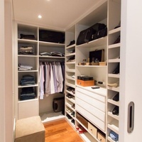 CBMMart-Armoire laquée moderne noire personnalisée aux normes américaines et australiennes avec étagères visibles, design de placard