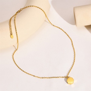 Collar con Colgante Geométrico de Acero Inoxidable Chapado en Oro para Mujer, Popular en Instagram - Product Image 3