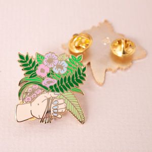 Cina all'ingrosso del progettista del cappello vestiti <span class=keywords><strong>oro</strong></span> metallo duro smalto Bouquet un mazzo di fiori con risvolto a mano su misura alla rinfusa - Product Image 3