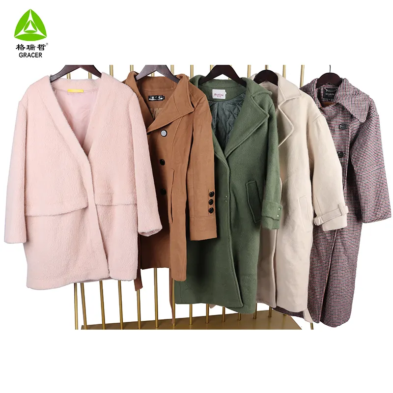 Vêtements d'occasion exportation de bonne qualité manteau peigné vêtements d'occasion japon