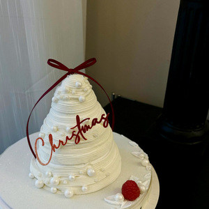 Adorno acrílico de Navidad con diseño de miel y dulzura, con lazo rojo, para exhibición en panaderías navideñas. - Product Image 2