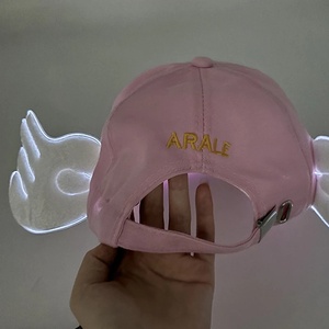 Carino Anime Dr. Crollo LED cappello al Neon Arale cappellino da Baseball con ali d'angelo rosa luminoso cappello da festa per ragazze donne Costume di Halloween - Product Image 5