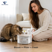 Fontaine à eau pour animaux de compagnie avec bec en forme de fleur et plateau imitation bois, fontaine à eau automatique pour chat et chien, rechargeable par USB