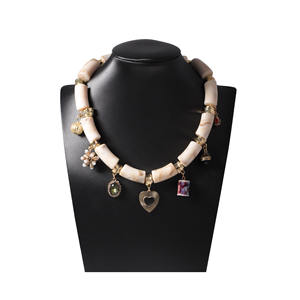 สร้อยคอไม้ไผ่เรซินจี้อัลลอยดีไซน์สร้างสรรค์ตามสมัยนิยม - Product Image 1