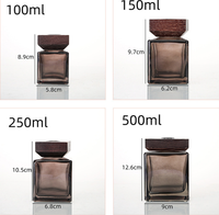 Vente en gros de diffuseur de roseau en verre fleuri sans flamme de 50ml bouteille carrée diffuseur de roseau carré de 100ml avec couvercles en bois de bambou