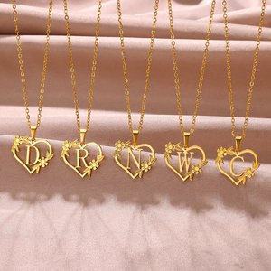 Collana con cuore iniziale in zircone floreale di tendenza 2025 placcato oro in acciaio inox migliori amici regali per le donne - Product Image 6