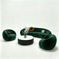 Ensemble de mobilier de salon rose au design moderne, comprenant un comptoir de réception de barbier, un chariot, un miroir, une chaise de barbier et un fauteuil de lavage.