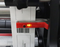 Machine d'étiquetage automatique à grande vitesse pour bouteilles en PET/verre, entraînée par un moteur électrique LOM, pour emballages en bois, application d'autocollants.