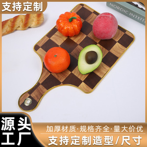 Tabla de cortar con diseño de tablero de ajedrez, madera maciza con borde dorado, tabla para frutas con asa, suministros de cocina, 20x30 cm - Product Image 5