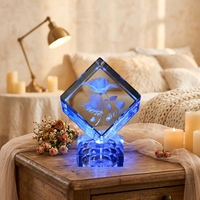 Cadeau d'anniversaire personnalisé en cristal gravé au laser 3D avec base lumineuse LED, design de gâteau d'anniversaire, parfait pour la célébration et la décoration