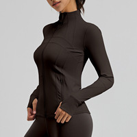 Veste de sport légère pour femme grande taille, coupe-vent, extensible dans quatre directions, avec fermeture éclair et logo au dos, idéale pour le yoga, la course et le fitness en extérieur.