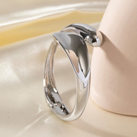Bracelet manchette minimaliste en forme de goutte d'eau, plaqué or poli, style moderne, idéal pour un cadeau