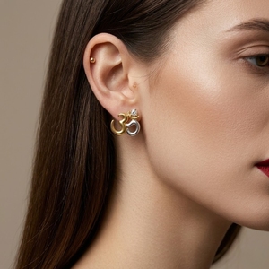 ต่างหูทรงโอเม็นทองคำ 22K ดีไซน์หรูหรา ประดับเพชร เหมาะสำหรับผู้หญิง สวมใส่ได้ทุกวัน - Product Image 2