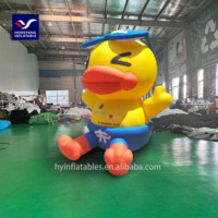 Canard jaune de pantalon bleu, modèle gonflable de divertissement essentiel pour des parcs aquatiques