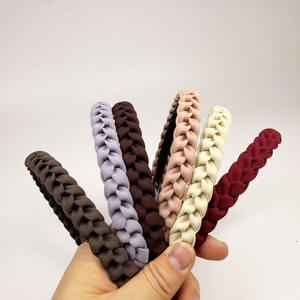 عصابة رأس نسائية أنيقة وعصرية مصنوعة يدويًا بتصميم هندسي بيضاوي 12 سم، مضادة للانزلاق ومزينة بخيوط مضفرة، مناسبة للحفلات ومتعددة الاستخدامات - Product Image 3