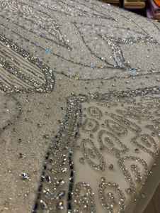 Tissu de broderie à la main avec des perles et des paillettes, dentelle en maille de haute qualité pour un tissu de robe élégant - Product Image 4