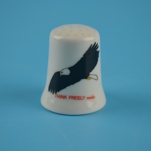 Hotsale etiqueta recuerdo regalo anillo <span class=keywords><strong>de</strong></span> <span class=keywords><strong>oro</strong></span> porcelana dedales en caja <span class=keywords><strong>de</strong></span> acrílico - Product Image 4