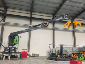 Grue de récupération de déchets robuste avec grappin rotatif |   Équipement de manutention en acier fixe pour quai, grappin rotatif à 360 degrés pour une utilisation polyvalente - Product Image 1