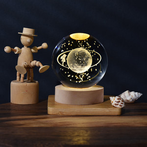 Großhandel Maßgefertigte 3D-Lasergravur Sonnensystem-Kristallkugel, Gravierte Glaskugel mit Holz-LED-Nachtlicht - Product Image 4