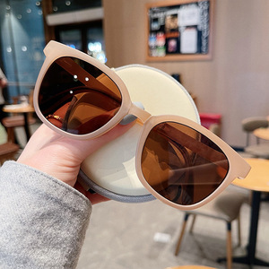 K4-9001 Gafas de sol para mujer, montura azul, lentes de PC, protección UV400, estilo ovalado, para viajes, deportes al aire libre, moda - Product Image 2