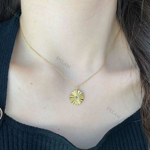 Collar Dylam de Oro de 18k con Colgante Circular Antideslustre para Mujer, Joyería de Plata de Ley 925 - Product Image 2